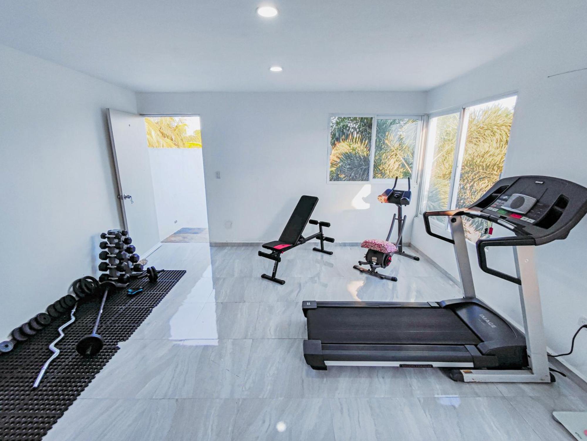 Villa Moderna Con Alberca, Gimnasio Y Cochera ميريدا المظهر الخارجي الصورة